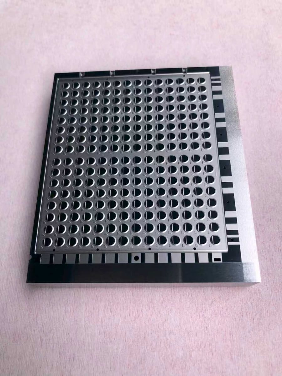 LED光源封装模1